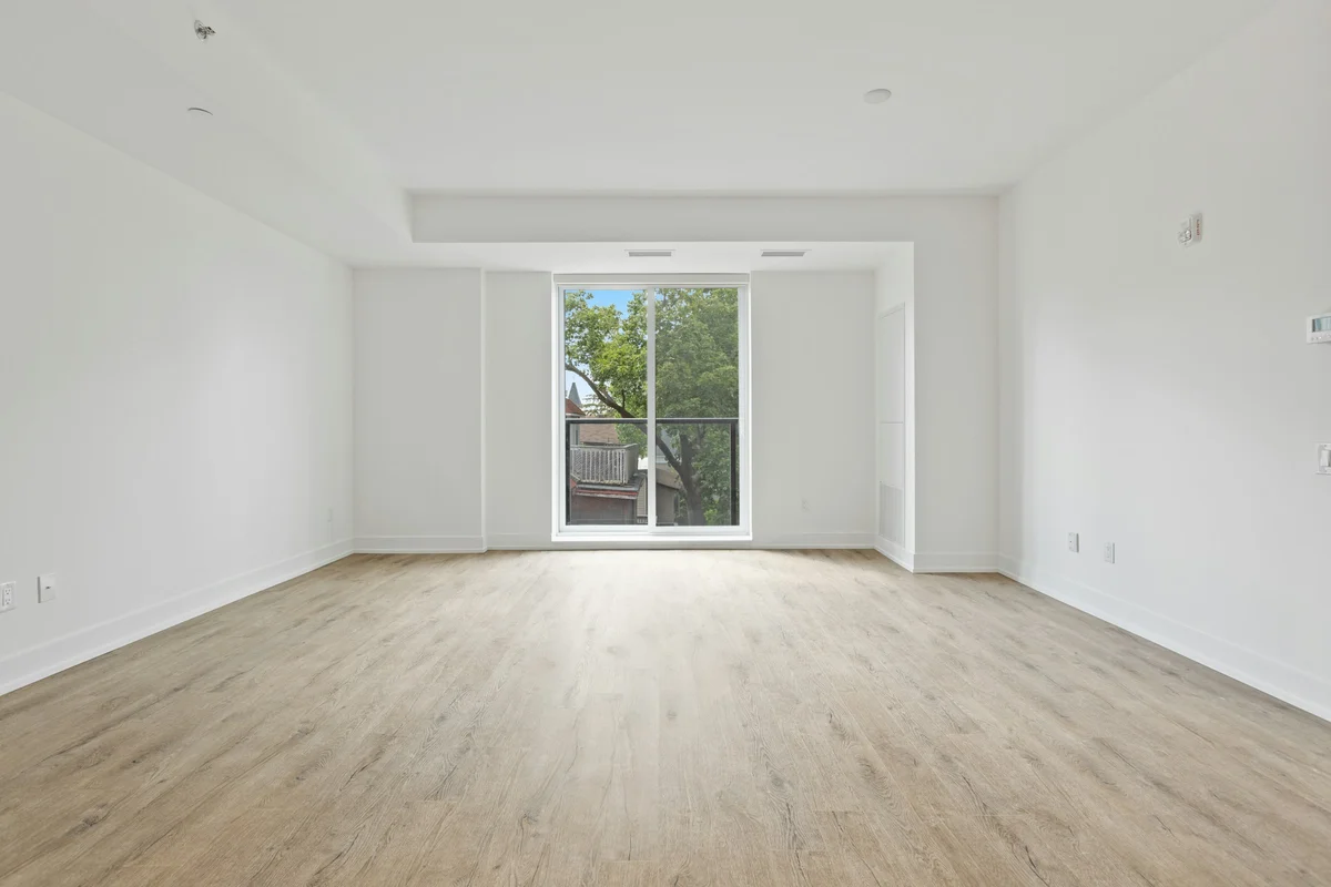 Empty room before AI virtual staging